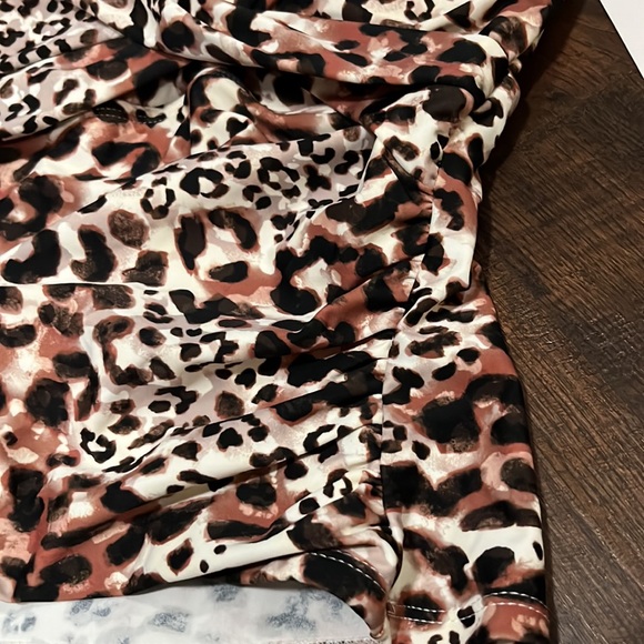 Time and Tru Cheetah Print
Tankini Swim Top Size S (4-6) - Picture 7 of 12